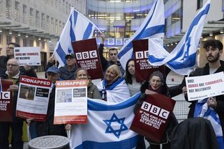 BBC stále odmítá nazvat Hamás teroristy, lidé protestují - Novinky