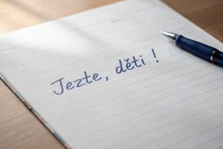 Kvíz: Čárka, pomlčka, dvojtečka. Jednoduchý kvíz na interpunkci, která ale Čechům dělá velké problémy