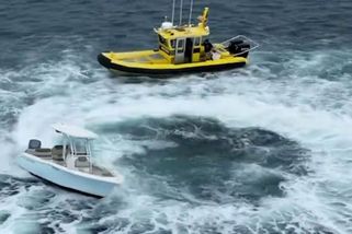 Nezastavitelná loď v USA uvěznila posádku v kruhu smrti - Novinky