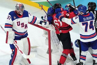 Spojené státy vyhrály olympijský hokejový turnaj. Kanadu zdolaly v prodloužení - Seznam Zprávy