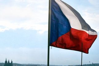 Vyvěsit české vlajky. Ministerstva na popud Babišova úřadu slaví neexistující významný den