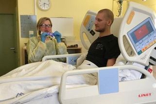 Devět měsíců po brutálním napadení se ochrnutý mladík začal hýbat. Rodina je na pokraji sil - Novinky
