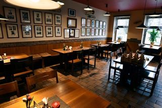 Kuchař v Brandýse pustil Ukrajince ruskou hymnu a sirénu. Dostal padáka - Novinky