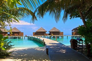 Českou rodinu uvěznila válka na Blízkém východě na Maledivách. A léky docházejí