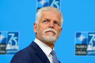 Pojede prezident na summit NATO? Záleží na vládě, ne jen na Macinkovi - Novinky