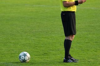 Fotbalovou Plzeň proti Portu ostudně zařízl lotyšský rozhodčí - Médium.cz