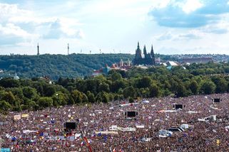 Komentář: Rébus „chvilkařů“. Tlačit na Babišovu vládu, ale vyhnout se morálnímu kýči