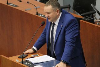 Vysočinský hejtman a manželka exministra si ve Sněmovně přivydělávají jako asistenti poslanců - Novinky