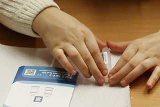 Do školy nešla. Rodiče nechtějí testy ani roušky - Novinky