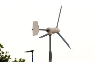 Vyrobil jsem si domácí větrnou elektrárnu ze staré pračky. Neuvěříte, kolik elektřiny z tohoto kutilského zázraku vyždímám