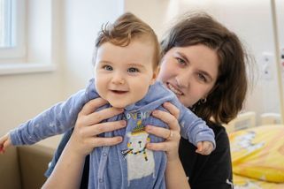 Velký úspěch ostravských lékařů. Zachránili dítě, které se narodilo bez konečníku - Novinky