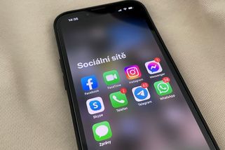 Zákaz vlastnění telefonu: Starší generace jásají, mladí se bouří. Co si o tom myslíte vy?