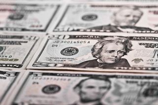 USA by mohly odříznout Rusko od obchodů v dolarech - Novinky