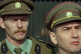 Chyby ve filmu Černí Baroni: Historické, technické i vyloženě úsměvné