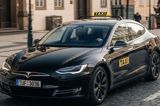 Praha zvažuje zákaz taxíků se spalovacím motorem - Novinky