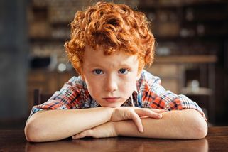 Záhada hořkého bláta: Proč dospělí dobrovolně přestali žít a začali jen „fungovat“?