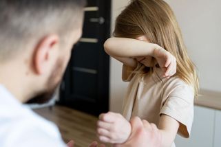 Konec fyzických trestů u dětí! Naučte se správně ovládat emoce a vztek