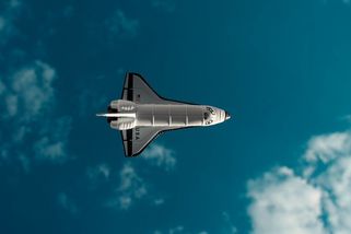 Vesmírné vakuum není prázdné a může nás pohánět: Mladá dívka navrhla pohon, který nepotřebuje palivo