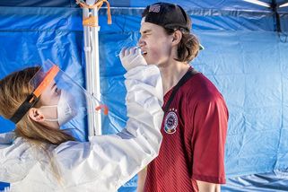 Šel se očkovat, test pak vyšel pozitivně. Jasné informace od státu chybí - Seznam Zprávy