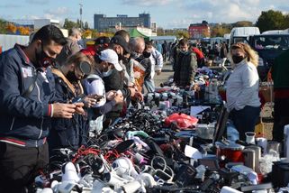 Vládě navzdory. Obří bleší trhy v Praze otevřely - Seznam Zprávy