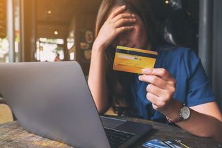 Toužila po kameře a telefonu. Banku neposlechla a peníze poslala podvodníkovi - Novinky