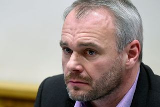 Devatenáct obvinění kvůli čachrům se zakázkami, je mezi nimi i starosta Chomutova - Novinky