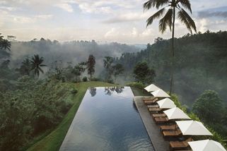 Češi přišli na Bali o desítky milionů. Policie případ znovu otevřela - Novinky