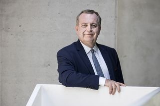 „Prokázal pevný politický postoj.“ Kandidát na Hrad byl od 19 let v KSČ - Seznam Zprávy