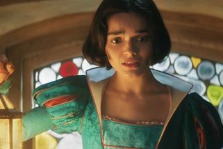 Kontroverzní Sněhurka v ohyzdném traileru. Snědá pleť nevadí, příšerní trpaslíci ano