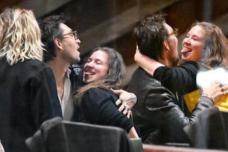 Jordan Haj v obležení harému: Nechal se olizovat od cizí ženy, Emma Smetana jen zírala – eXtra.cz