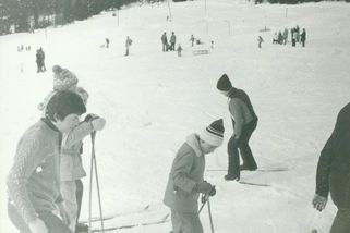 koktejl | Retro: Socialistické výpravy za lyžováním na chaty ROH a bambusové hůlky
