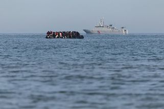 U pobřeží Řecka zemřelo po šesti dnech na moři 22 migrantů, uvedli přeživší - Novinky