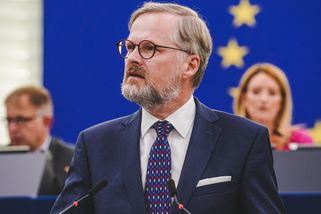 Glosa - Přepis hovoru premiéra Fialy s Donaldem Trumpem - InfoPuls