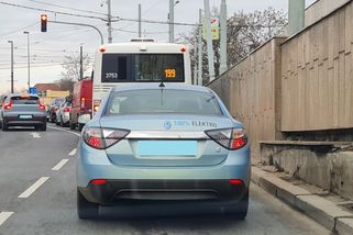 Elektromobilem jsme z Brna do Prahy nedojeli. A to i přes to, že dojezd měl být 422 kilometrů - Médium.cz