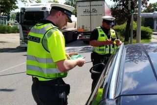 Tak mi ještě ukažte lékárničku. Jak policisté zneužívali povinnou výbavu, aby šikanovali řidiče