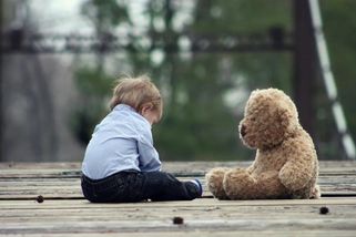 Vláda plánuje přísnější tresty pro neplatiče alimentů