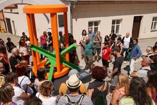 V Boskovicích nově stojí třímetrový ježek v kleci - Novinky