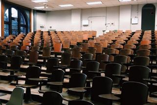 Nedostatek lékařů a zubařů může pomoci vyřešit omezení počtu zahraničních studentů - Médium.cz