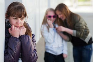 Holčičku šikanují kvůli jménu. Matka ho miluje, ostatní nadšení nesdílí