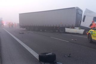 U Mikulova se srazil kamion s osobním autem, silnice je neprůjezdná - Novinky