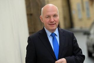 Česká vlajka v rukou putinovců je vlastizrádná, říká Pavel Fischer