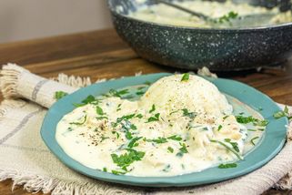 Proč se vám sráží smetanová omáčka a jak tomu předejít: Tyhle snadné triky používají šéfkuchaři a vyplatí se i vám