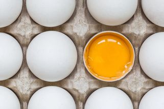 Vejce z Ukrajiny, často z klecových chovů, zaplavují trh EU, píše německý odborný tisk - Echo24.cz