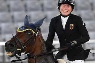 Olympijský sen se změnil v noční můru. Tvrdohlavý kůň přivedl favoritku k slzám - Seznam Zprávy