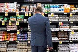 Vláda proti inflaci nedělá dost, míní v průzkumu 73 procent lidí - Novinky