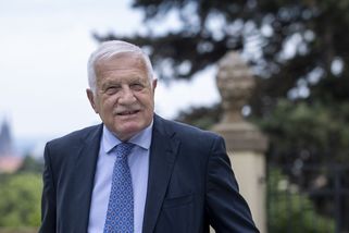 Klaus nechce vrátit Puškinovu medaili, kterou dostal od Putina - Novinky