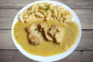 Bůček v hořčičné omáčce: Vylížete talíř a budete si chtít přidat | Vaříme s Mozkem