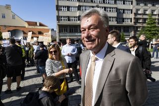 Ministerstvo přijalo bitcoiny za miliardu. Daroval je obchodník s drogami - Seznam Zprávy