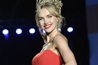 Hledat partnera podle výšky už česká Miss Universe, která měří s korunkou skoro 2 metry, vzdala