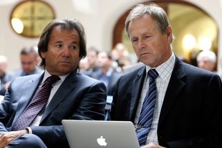 Generálové a spol nás ročně stojí na výsluhách 12 a půl miliardy korun